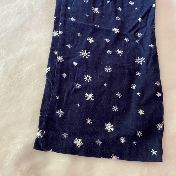 Old Navy Snowflake Pajama Pants - Picture 3 of 8
